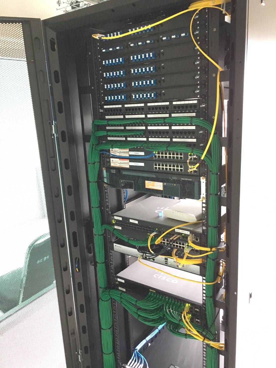 การจัดระเบียบสายตู้ Rack